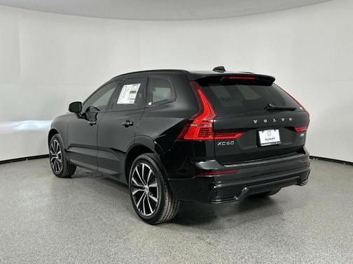 2025 Volvo XC60 B5 Plus