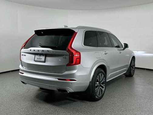 2020 Volvo XC90 T5 Momentum 7 Passenger