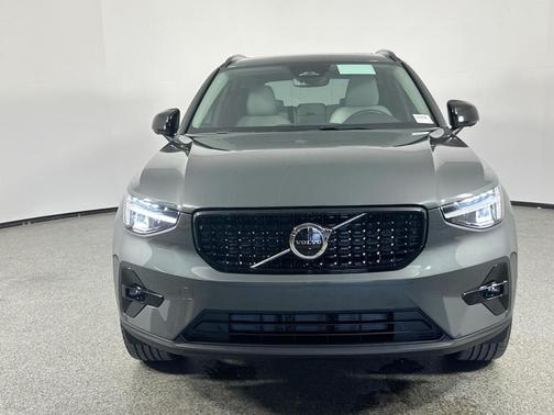 2026 Volvo XC40