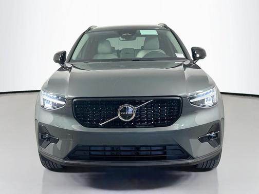 2026 Volvo XC40 B4 Plus