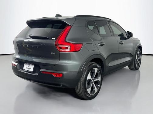 2026 Volvo XC40 B4 Plus