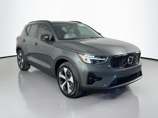 2026 Volvo XC40 B4 Plus