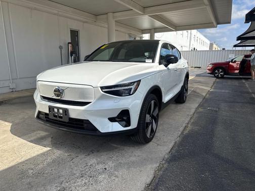 Crystal White 2023 Volvo C40 Recharge Pure Electric Twin Plus