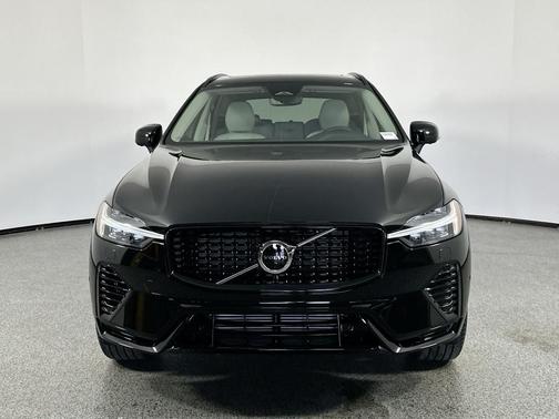 2025 Volvo XC60 Plug-In Hybrid T8 Plus