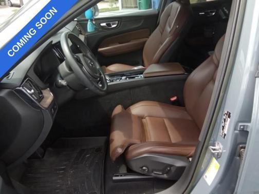 2022 Volvo XC60 B5 Inscription