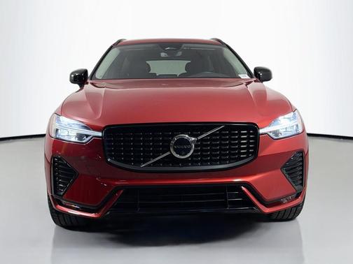 2023 Volvo XC60 B5 Ultimate Dark Theme