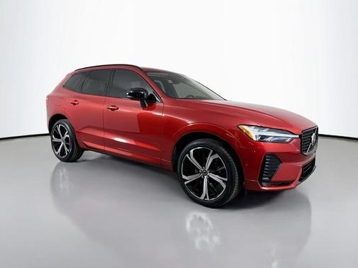 2023 Volvo XC60 B5 Ultimate Dark Theme