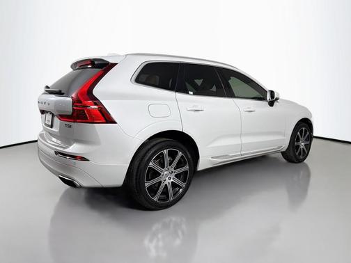 Crystal White Metallic 2020 Volvo XC60 T5 Inscription