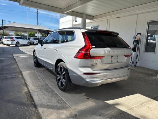 Silver 2023 Volvo XC60 B5 Plus Bright Theme