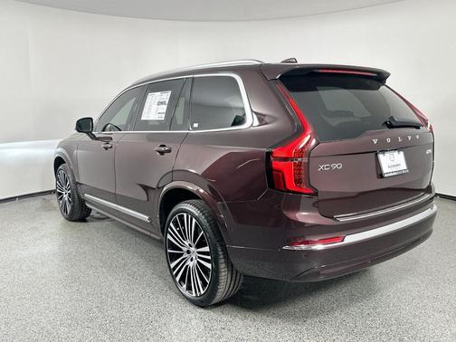 2026 Volvo XC90 B5 Plus