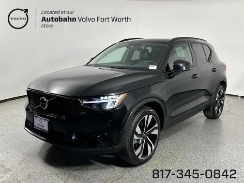 2025 Volvo XC40 B5 Plus Dark Theme