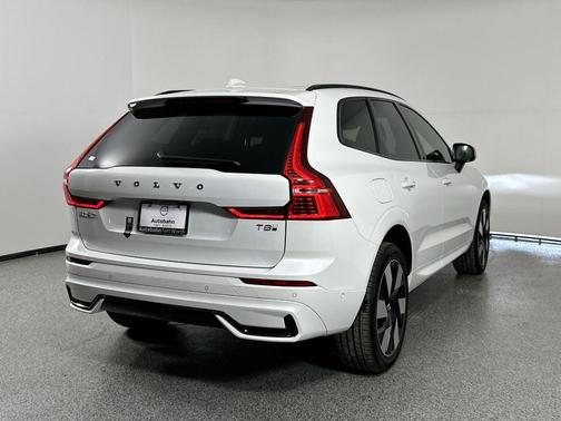 2025 Volvo XC60 Plug-In Hybrid T8 Plus