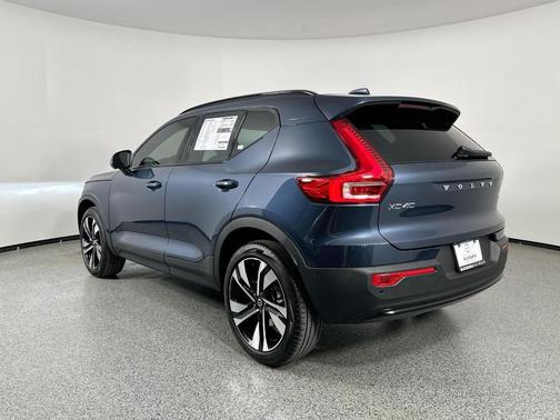 2026 Volvo XC40 B4 Plus