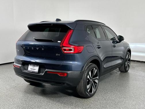 2026 Volvo XC40 B4 Plus