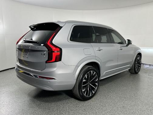 2025 Volvo XC90 B6 Plus 7-Seater