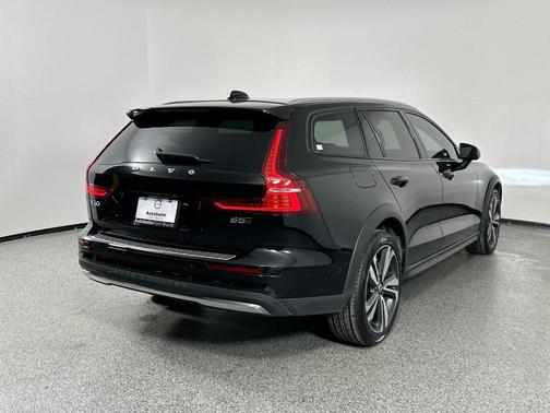 2023 Volvo V60 Cross Country B5 Plus