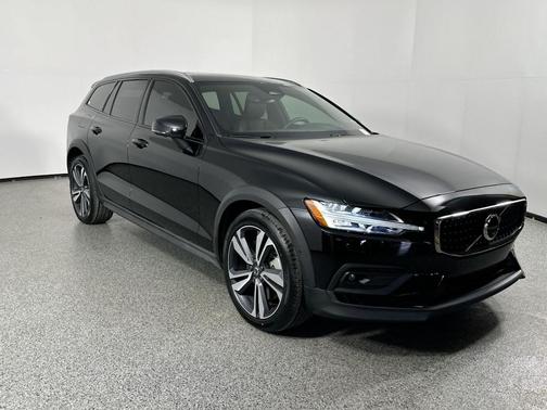 2023 Volvo V60 Cross Country B5 Plus