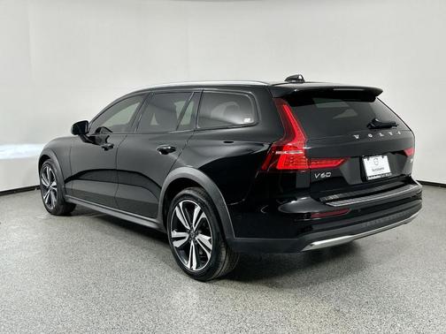 2023 Volvo V60 Cross Country B5 Plus