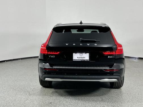 2023 Volvo V60 Cross Country B5 Plus