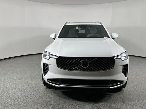 2025 Volvo XC90 B6 Plus 6-Seater