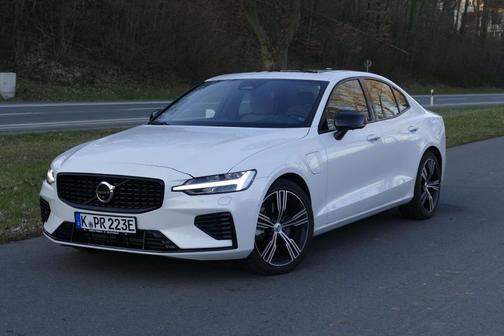 2022 Volvo S60 Recharge Plug-In Hybrid T8 Inscription