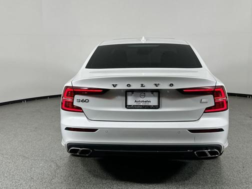 2022 Volvo S60 Recharge Plug-In Hybrid T8 Inscription