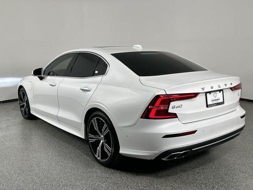 2022 Volvo S60 Recharge Plug-In Hybrid T8 Inscription