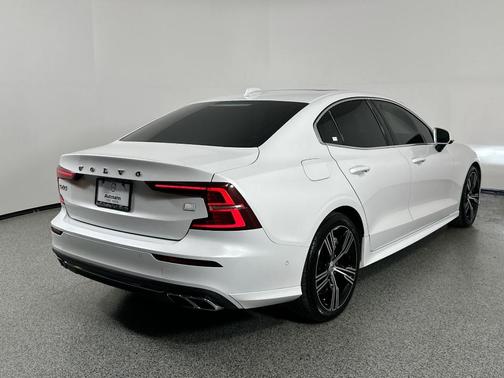 2022 Volvo S60 Recharge Plug-In Hybrid T8 Inscription