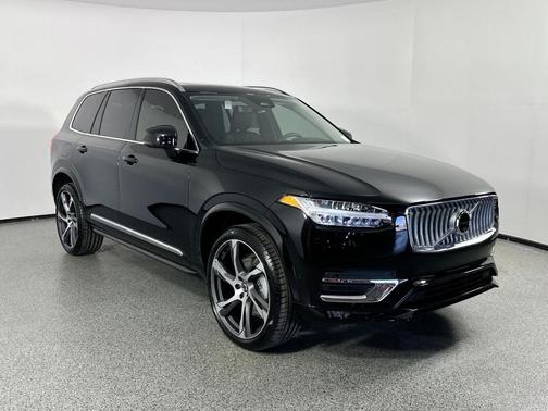 2025 Volvo XC90 B5 Plus