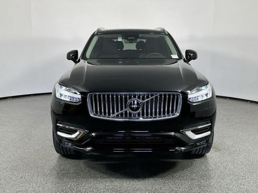2025 Volvo XC90 B5 Plus