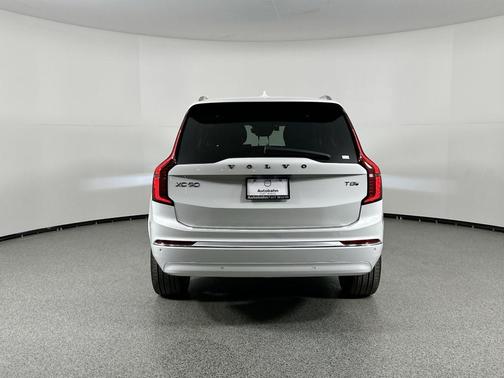 2025 Volvo XC90 Plug-In Hybrid T8 Plus 7-Seater