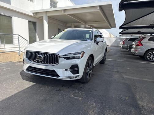 Crystal White 2023 Volvo XC60 B5 Ultimate Bright Theme