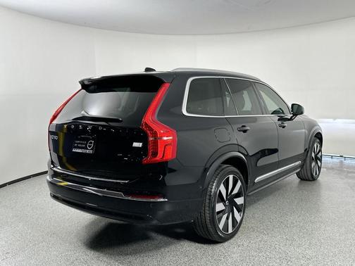 2023 Volvo XC90 Recharge Plug-In Hybrid T8 Ultimate Bright Theme 7-Seater