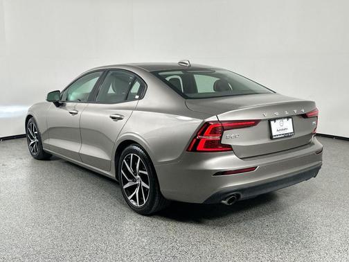 2019 Volvo S60 T5 Momentum