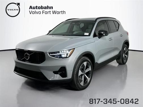 2025 Volvo XC40 B5 Plus Dark Theme