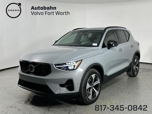 2025 Volvo XC40 B5 Plus Dark Theme