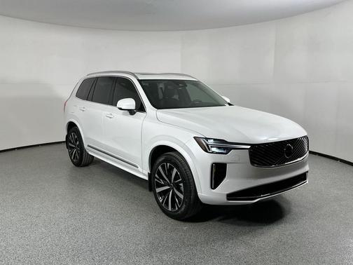 2025 Volvo XC90 B5 Core