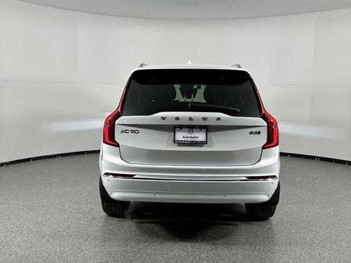 2025 Volvo XC90 B5 Core