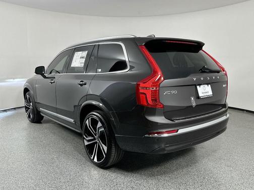 2025 Volvo XC90 B6 Ultra