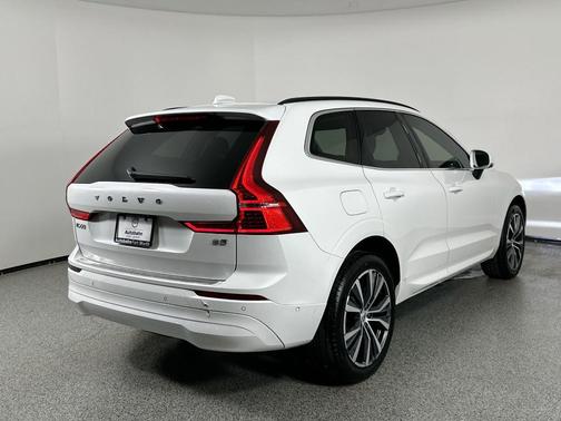 2022 Volvo XC60 B5 Momentum