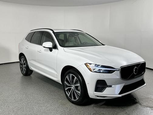 2022 Volvo XC60 B5 Momentum