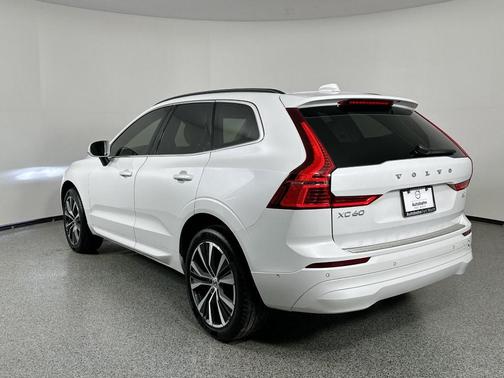 2022 Volvo XC60 B5 Momentum