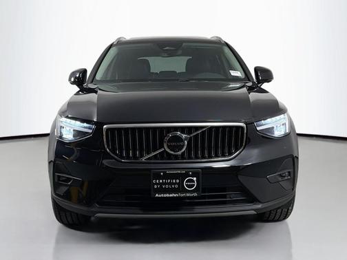 2023 Volvo XC40 B5 Plus Bright Theme