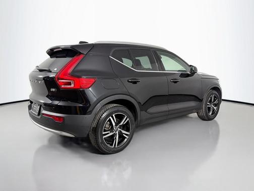 2023 Volvo XC40 B5 Plus Bright Theme