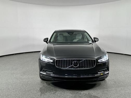 2025 Volvo S90 B6 Plus