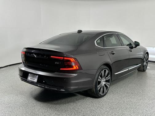 2025 Volvo S90 B6 Plus