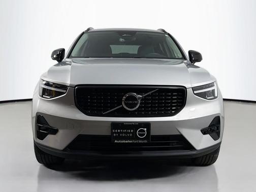 2023 Volvo XC40 B5 Plus Dark Theme