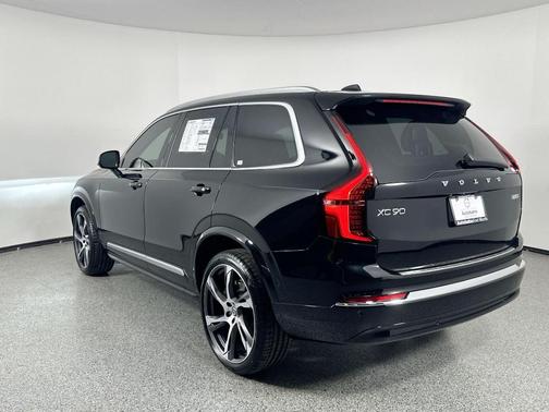 2026 Volvo XC90 B5 Plus