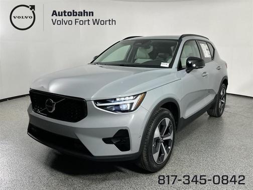 2025 Volvo XC40 B5 Plus Dark Theme