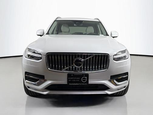 Crystal White Metallic 2023 Volvo XC90 B5 Plus
